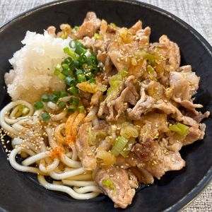 楽ラク手抜キッチン🐶🐾の作ってみた!投稿(ネギ塩ポークうどん♩あっさりだけどボリュームあり)