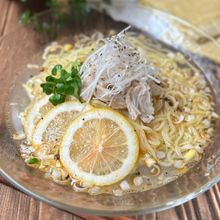 【ネギ塩レモンの冷やしラーメン】ささみはレンチンで！