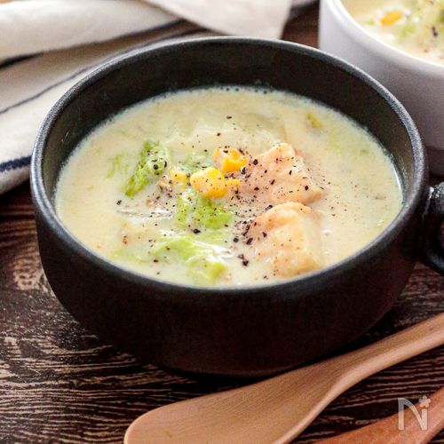 やさしい甘さとクリーミー感♪白菜とコーンの厚揚げ豆乳スープ