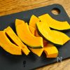 じゃりじゃりが病みつき!【かぼちゃのざらめソテー】の下準備