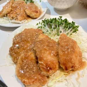 すみれの作ってみた!投稿(鶏むね肉1枚で作る♪【濃厚味噌ダレカツ丼】)