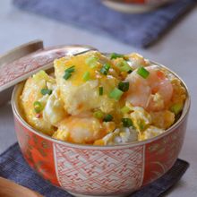 絹揚げ豆腐の海老玉丼