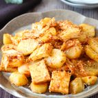 お肉なしでも立派なおかず♡じゃがいもと絹揚げのキムチ炒め