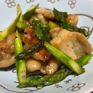やっぺ先生の作ってみた!投稿(【鶏とアスパラの塩炒め】これだけで最高においしい！)