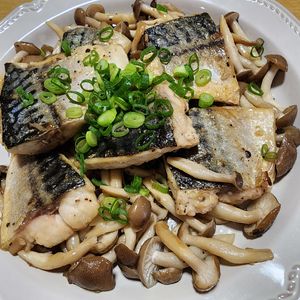 ナムディの作ってみた!投稿(簡単10分！さっぱりコクうま♪「焼きサバのガリバタぽん酢」)