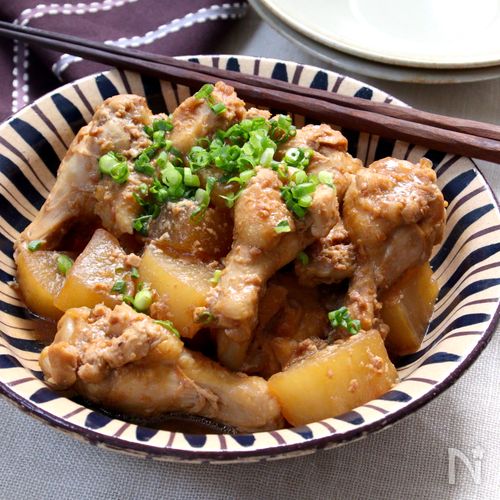 『手羽元と大根のみそ煮』コトコト煮るだけ。煮汁までおいしい！
