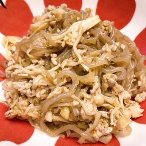 1032950の作ってみた!投稿(えのきとしらたきで腸活《止まらない♡麻婆炒め》)