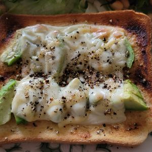 miyucyannの作ってみた!投稿(のせて焼くだけ簡単！とろ〜り美味しい♡アボカドチーズトースト)
