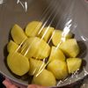 外はカリっ中はモチモチ!手が止まらないモチモチポテトの工程2