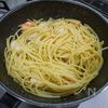箸で食べる「ホタテと海老の和風スパゲッティ」の工程3