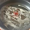 パパッと簡単！《オクラとしめじのやみつきガリバタ醤油炒め》の工程2