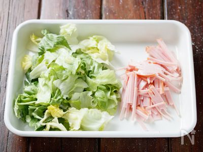 レタスとハムのサラダ 包丁不要 あと一品 ドレッシング By ｙｕｕ レシピサイト Nadia ナディア プロの料理家のおいしいレシピ