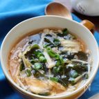 レンジ3分の痩せスープ。えのきとわかめの味噌キムチスープ