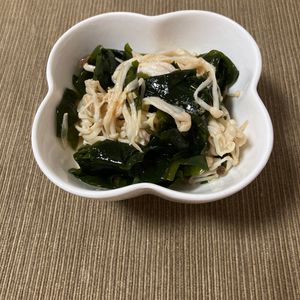 あすかの作ってみた!投稿(わかめとキノコのさっぱり胡麻和え【和えるだけであと一品】)