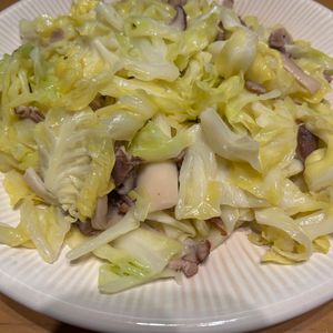 まなの作ってみた!投稿(キャベツ炒めってこんなに旨くなるんだ😵ぱくぱく大量消費😋)