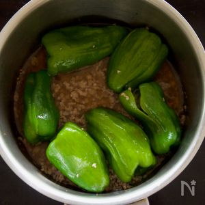 ペロリとなくなる! ピーマンのそぼろ煮【作り置き】 | レシピサイトNadia