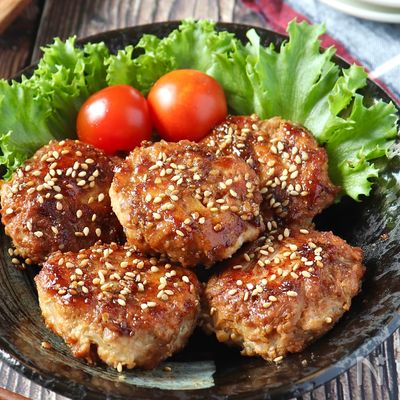 シャキシャキ香ばしい♡もやし入りごま味鶏つくね