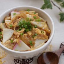 残ったかまぼこで卵とじ丼
