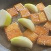 材料2つ♪玉ねぎと厚揚げのしみしみ煮の工程2