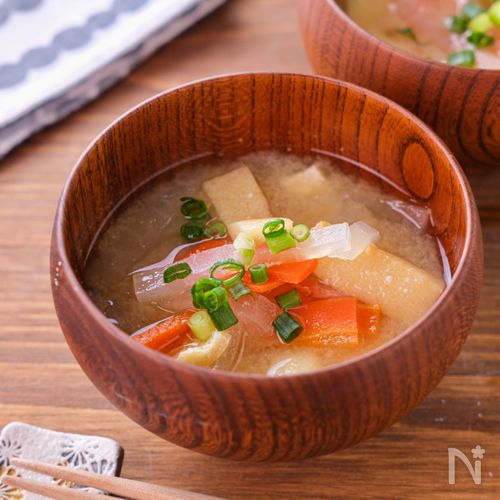【大根とにんじんと油揚げのお味噌汁】シンプルでおいしい！