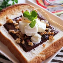スライス生チョコで♡パフェのようなスイーツトースト