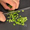 【鶏皮にらポン】鶏皮とにらで最強ご飯泥棒🍚の下準備