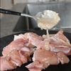 ワンパンでできる!【鶏ととうもろこしのフライパンパエリア】の工程1