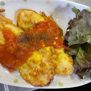 ひまわりの作ってみた!投稿(【ささみのピカタ】ガーリックトマトソースの褒められおかず♡)