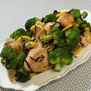 楽ラク手抜キッチン🐶🐾の作ってみた!投稿(鶏むね肉とブロッコリーの塩昆布レモンバター)
