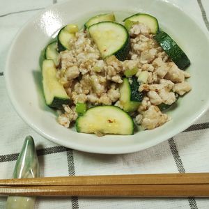 M＊Pの作ってみた!投稿(ズッキーニと鶏ひき肉のピリ辛味噌炒め)
