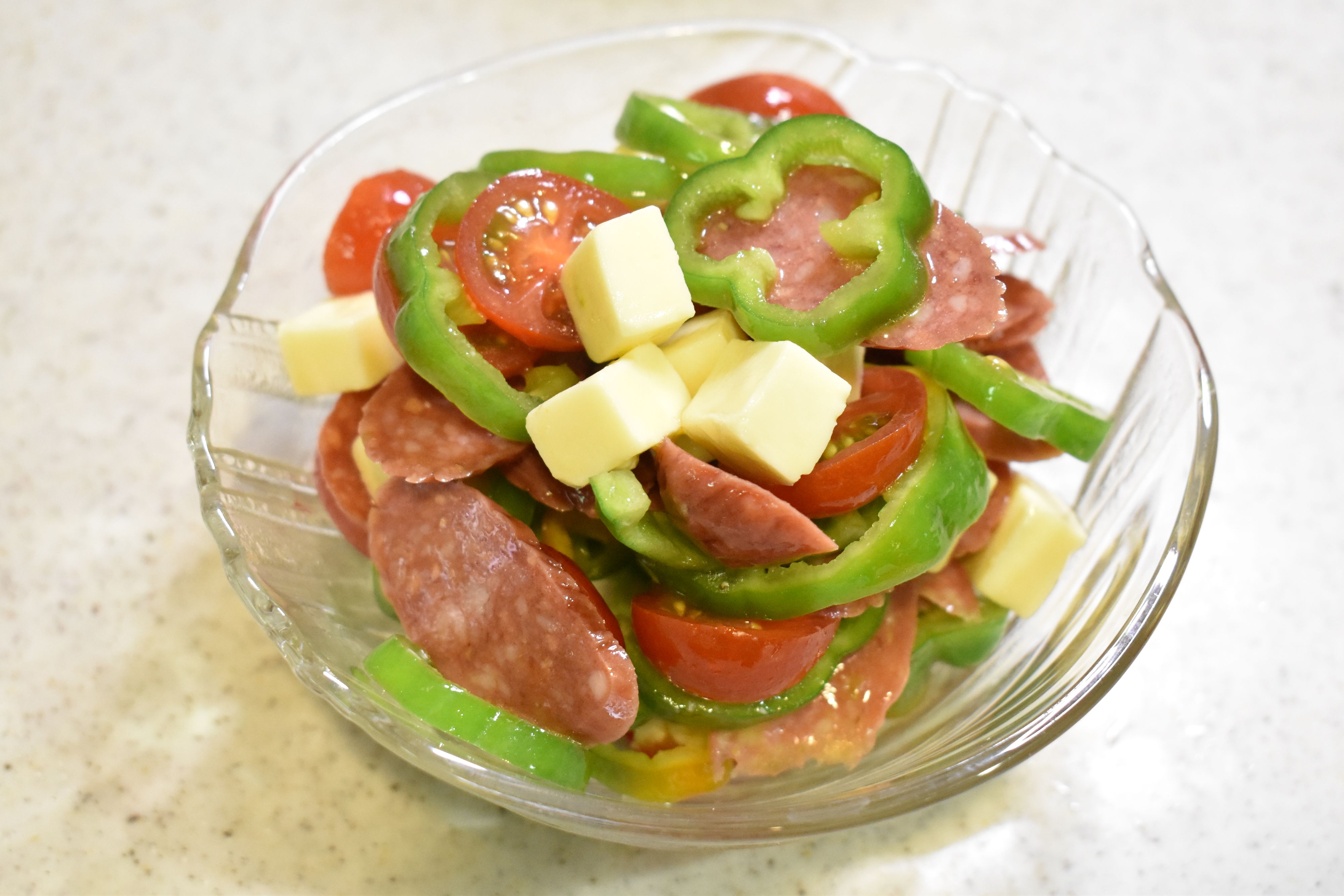 パンにのせたら♪ピザサラダ | レシピサイトNadia