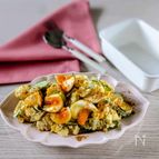 【半熟卵とごろごろじゃが芋のカレーサラダ】カレー粉あとがけ！
