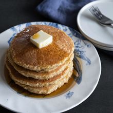 【小麦粉、バター、砂糖なし】オートミールとバナナのパンケーキ