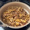 ごはんにピッタリ！豚こまと蓮根と舞茸の塩麹炒めの工程2