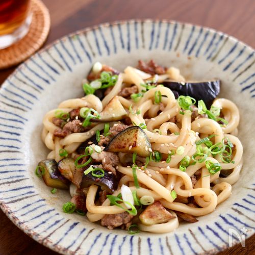 なすとひき肉の焼きうどん