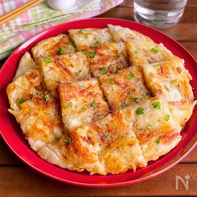 お餅入りでカリカリもちもち★「ベーコンじゃが餅ガレット」