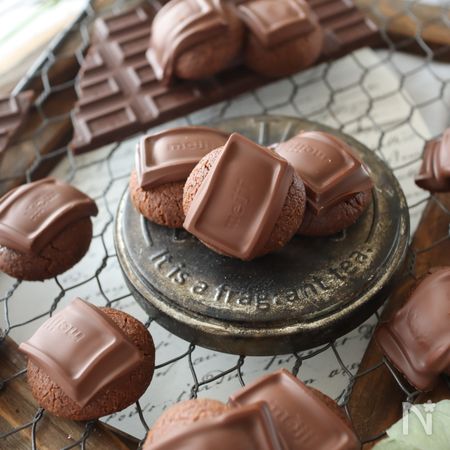 板チョコそのまんま載せちゃった まんまるココアクッキー By Hoppe レシピサイト Nadia ナディア プロの料理家のおいしいレシピ