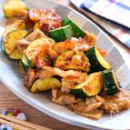 【豚バラと厚切りズッキーニのにんにく醤油炒め】食材２つで！