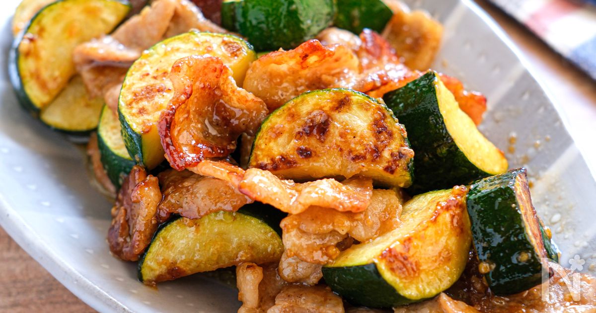 【豚バラと厚切りズッキーニのにんにく醤油炒め】食材２つで！