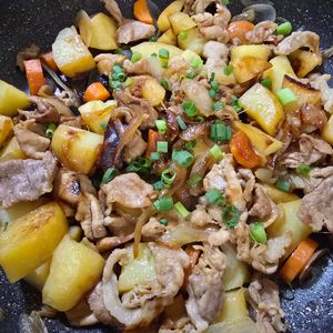 zabuの作ってみた!投稿(【コクうま無水肉じゃが】放置で具材の旨味爆発！)