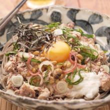 お月見納豆そば＊山形の郷土料理引っぱりうどんのアレンジ