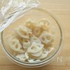 副菜にもおつまみにも。れんこんツナたまサラダの工程2