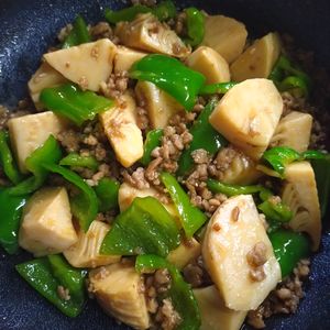 1285893の作ってみた!投稿(行列の定食屋さんの🍚筍とピーマンのオイスター肉味噌炒め🤩)