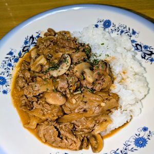 joe sanの作ってみた!投稿(家にある材料だけで作れる♪【簡単ビーフストロガノフ】)