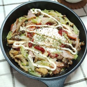 M＊Pの作ってみた!投稿(フライパンで！＊キャベツとハムとしめじの巣ごもり卵＊)
