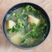 食べるみそ汁！春キャベツと新ジャガイモのみそ汁