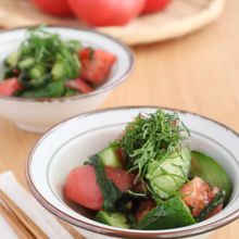 青じそ消費に◎トマトときゅうりの旨だし和え