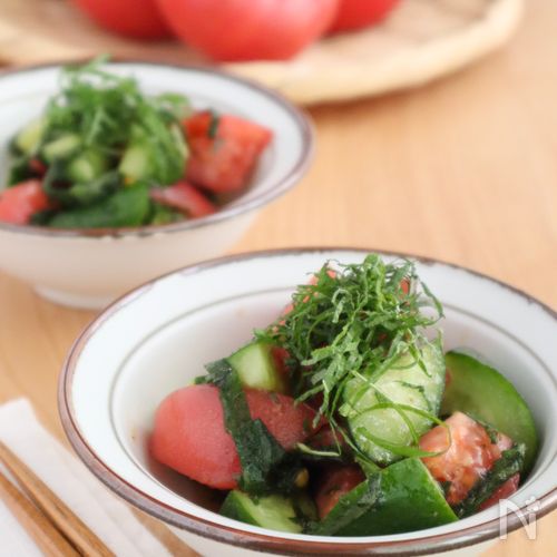 青じそ消費に◎トマトときゅうりの旨だし和え