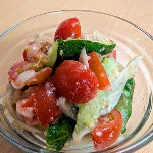 まゆのの作ってみた!投稿(新玉ときゅうりとトマト《にんにくごま味噌サラダ》)
