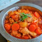 手羽元ともも肉の濃厚タッポックムタン（鶏肉の甘辛煮）